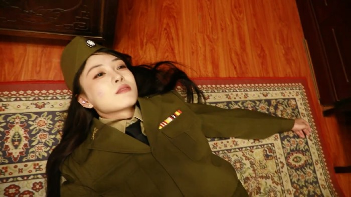 山村工作室击毙女特务十